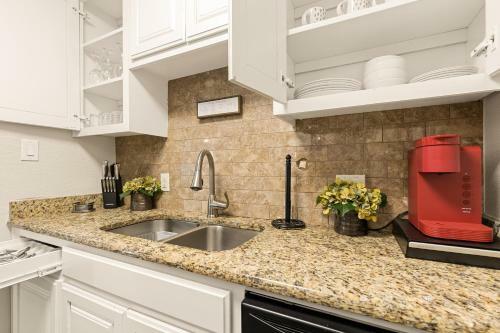 *double Apartment*spacious Units*heart Of Arlington