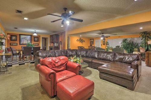 Spacious Home With Deck About 2 Mi To Lake Arlington!