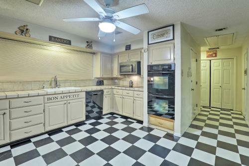 Spacious Home With Deck About 2 Mi To Lake Arlington!