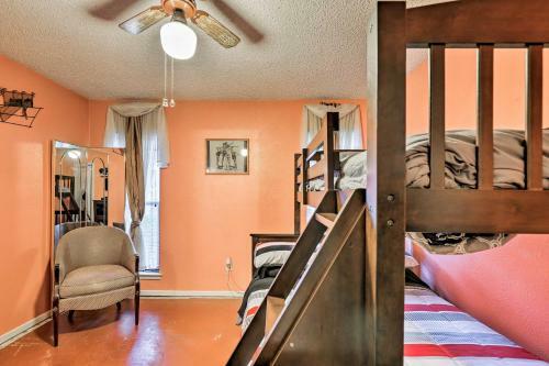 Spacious Home With Deck About 2 Mi To Lake Arlington!