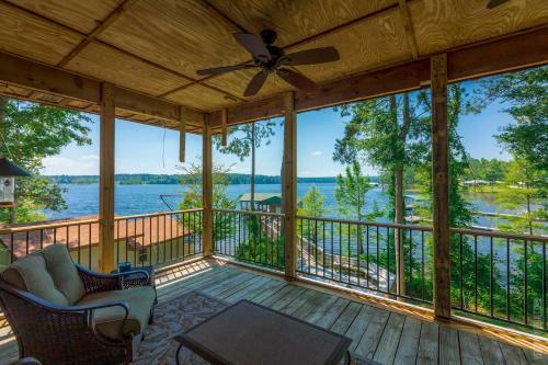 Lakefront Burkeville Gem With Boathouse And Dock!