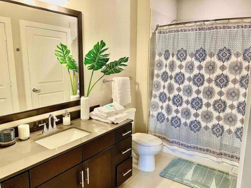 Immaculate Apartment W/king Bed &resort Style Pool
