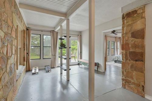 Spacious 4-bedroom Home W/ Beautiful Garden