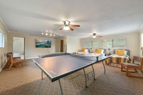 Spacious 4-bedroom Home W/ Beautiful Garden
