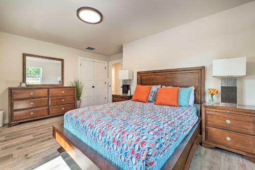 Modern And Colorful Buda Home Near Dtwn Austin!