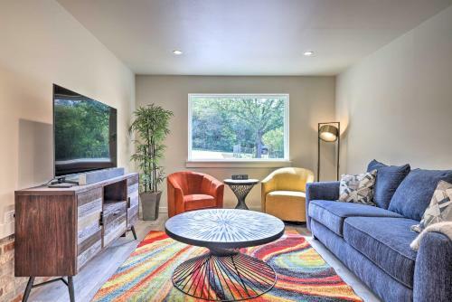Modern And Colorful Buda Home Near Dtwn Austin!