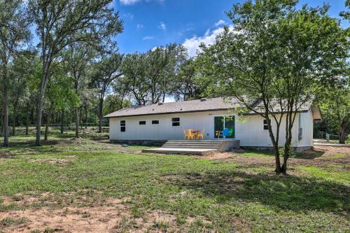 Modern And Colorful Buda Home Near Dtwn Austin!