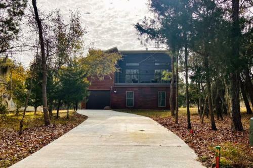 Mid-century Modern Lake Escape