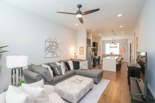 Luxury Townhome Skyline Views Mins To Dt