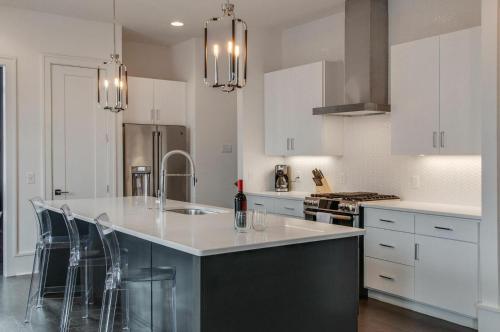 4 Connecting Condos - Sleeps 32 To 36 - Firepits - Garages - Rooftops Decks - Great Views - Security