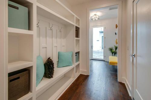 4 Connecting Condos - Sleeps 32 To 36 - Firepits - Garages - Rooftops Decks - Great Views - Security