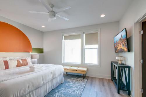 East Nash Roofdeck Luxury, City Views, 13 Beds!!