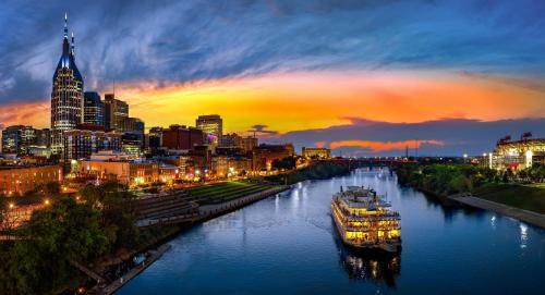 Cosmic Nashville At The 1865