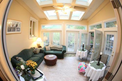 Bed & Breakfast Center Harbor Sutton House B & B