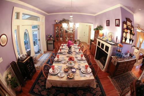 Bed & Breakfast Center Harbor Sutton House B & B