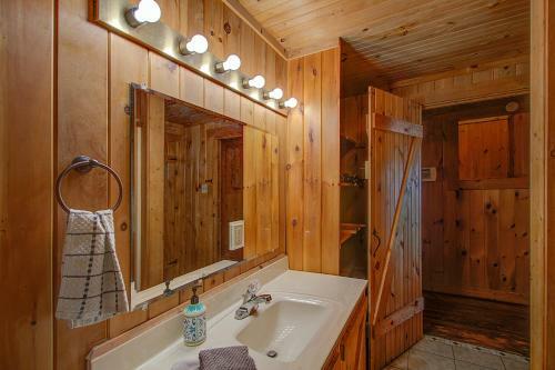 Stunning Cabin: 7 Acres, 360 Views, 20min To Park!