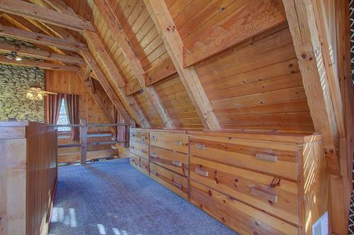 Stunning Cabin: 7 Acres, 360 Views, 20min To Park!