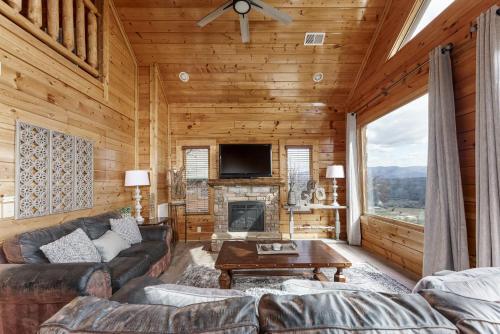 High Expectations - Mountain View, Game Room, Hot Tub