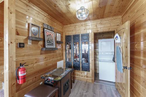 High Expectations - Mountain View, Game Room, Hot Tub
