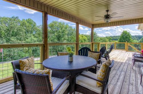 Rustic River Lodge By Honeybearcabins 7br 6ba Sleeps 21