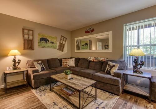 Apartamento Fun & Games By Honeybearcabins 2br/1ba Sleeps 7