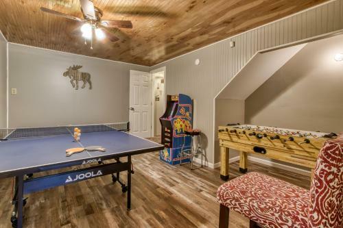 Apartamento Fun & Games By Honeybearcabins 2br/1ba Sleeps 7