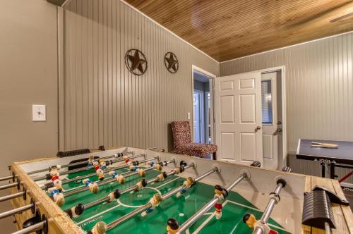 Apartamento Fun & Games By Honeybearcabins 2br/1ba Sleeps 7