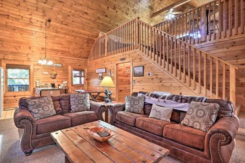 Sevierville Cabin With Boat Launch And Hot Tub!