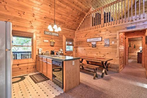 Sevierville Cabin With Boat Launch And Hot Tub!