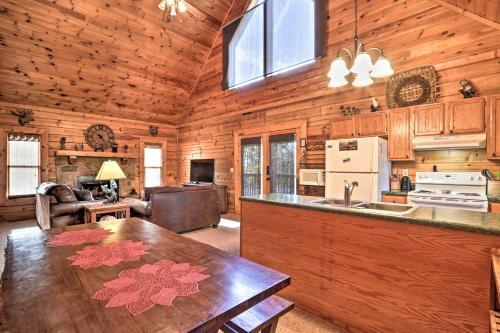 Sevierville Cabin With Boat Launch And Hot Tub!