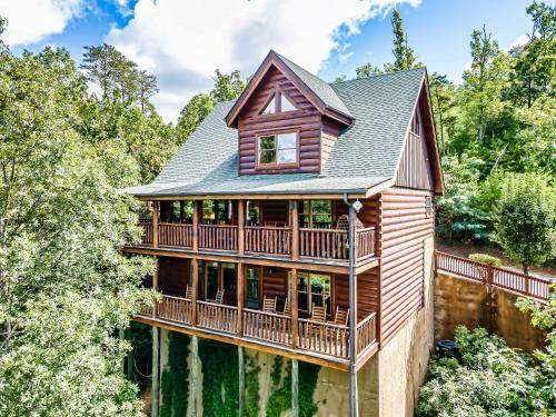 Timberwolf Vista W Hottub Pool Resort View