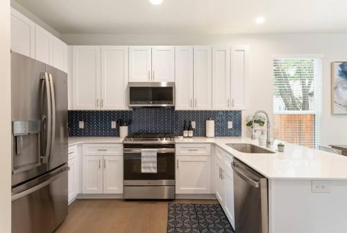 New Modern 2 Bedroom House In Hip Montopolis