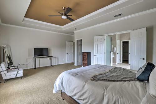 Airy Villa With Gas Grill, Deck And Lake Views!