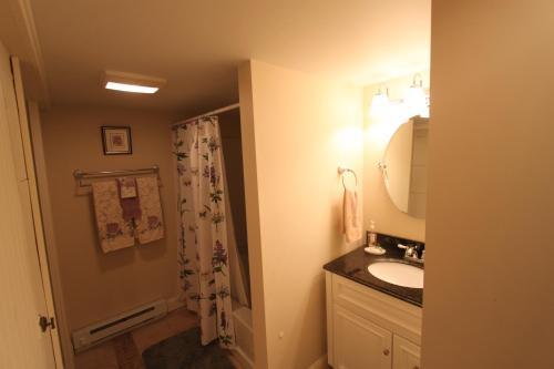 The 1810 Juliand House Bed & Breakfast