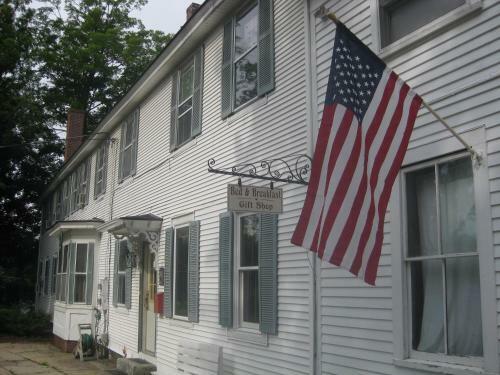 The Bridges Inn At Whitcomb House B&B