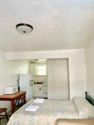 White Caps Motel