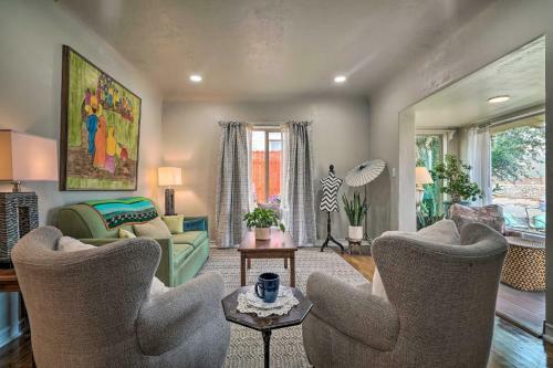 Renovated 1940s Home With Patio And Backyard!