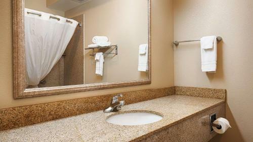 Hotel Best Western Inn & Suites - Henrietta