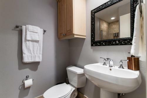 Apartamento Downtown Three Bedroom Townhome Sleeps 8
