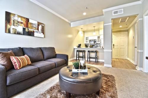 Elegant Stays Corporate Apartment Uptown - Downtown -
