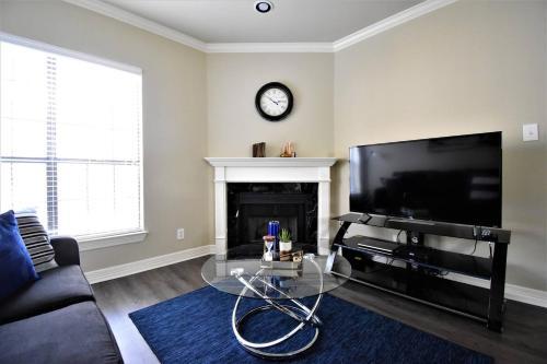 Elegant Stays Corporate Apartment Uptown - Downtown -