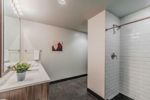 Regal Stays Corporate Apartments - Downtown Dallas
