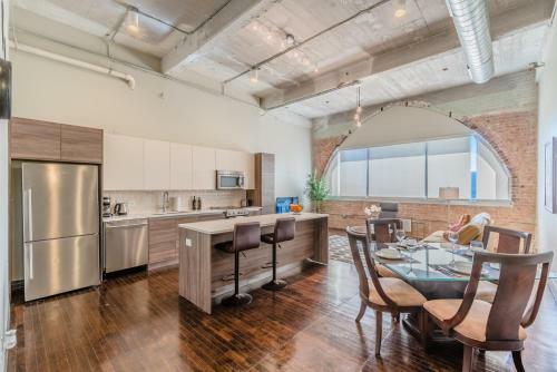 Regal Stays Corporate Apartments - Downtown Dallas