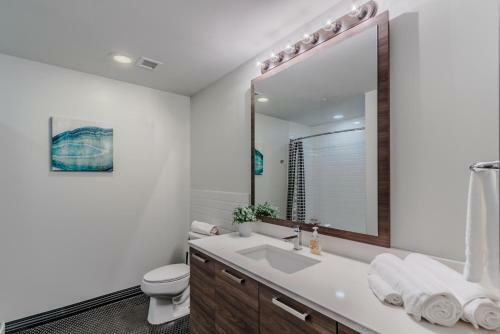 Regal Stays Corporate Apartments - Downtown Dallas