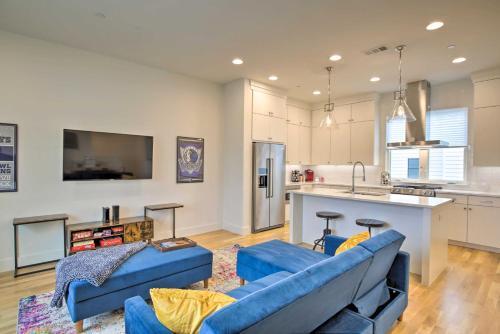 Sleek Dallas Townhouse - 5 Miles To Downtown!