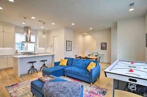 Sleek Dallas Townhouse - 5 Miles To Downtown!