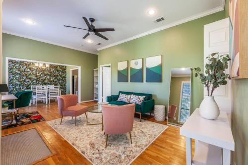 Modern-english Decor 1 Bedroom Apartment Work Remote