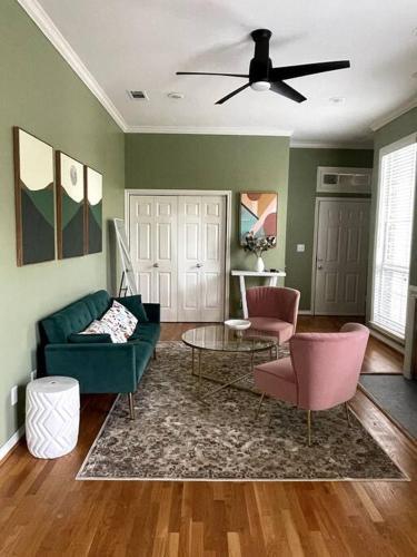 Modern-english Decor 1 Bedroom Apartment Work Remote