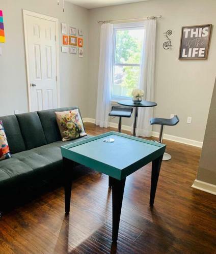 Witte Wonderland - Separate Garage Apartment!!