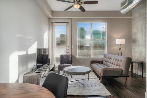Bright Chic 1br Apartment By Stay Gia